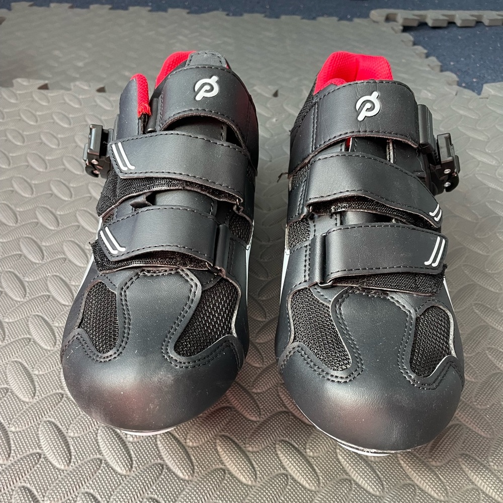 Men’s 43 like new peloton cycling shoes.